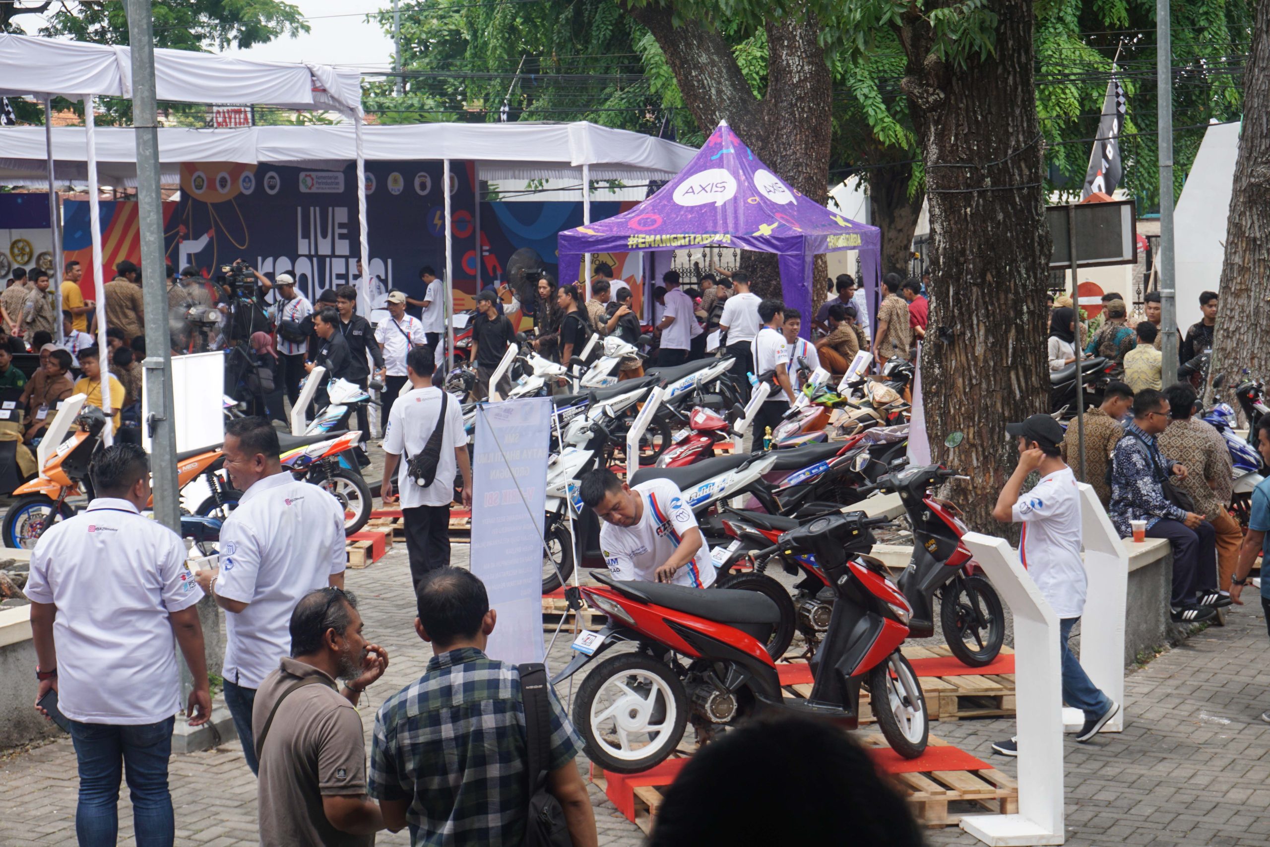 SMK IPT Karangpanas Bersama Kementrian Perindustrian Gelar Pameran Motor Listrik di Semarang